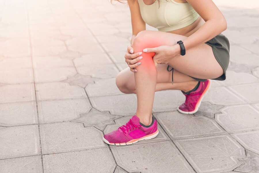 sharp, stabbing pain in the knee that comes and goes